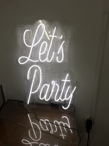 LED Neon – Lets Party