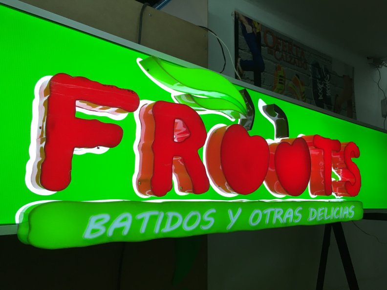 Letrero en Acrilico – Caja de Luz – Letras Volumetricas – Froots
