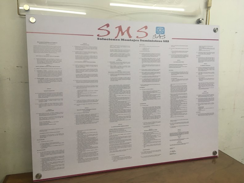 Tablero en Acrilico. Reglamento Interno, Misión, Visión.