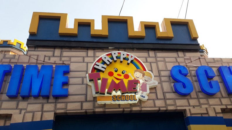 Logo en Acrilico Volumetrico – Happy Time.