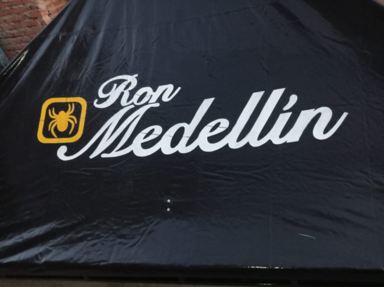Estencil para lonas y carpas – Ron Medellin
