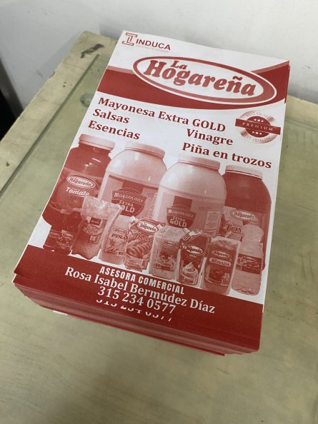 Volantes publicitarios en un color