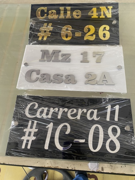 Diseños de nomenclaturas en acrilico