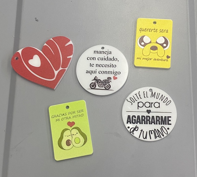 Diseño y fabricacion de llaveros en acrilico