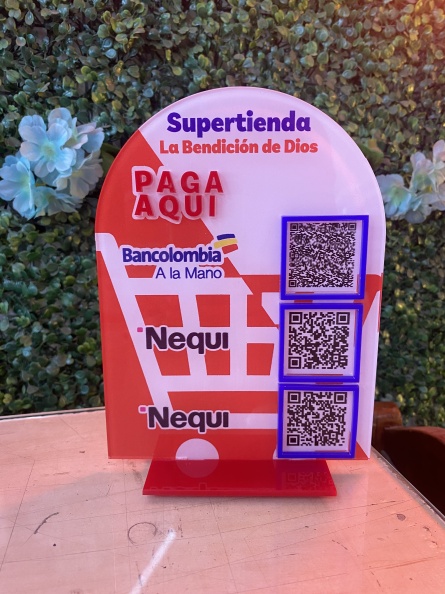 Hablador en Acrilico – Supertienda
