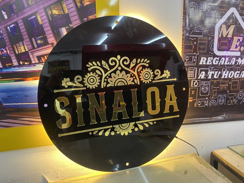 Avisos en acrilico plano – Acrilico dorado