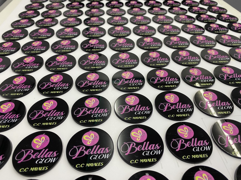 Llaveros publicitarios – Bellas Glow