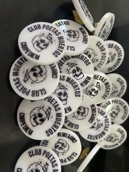 Pines Personalizados – Club Poetas Muertos