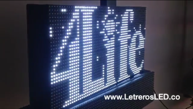 Aviso Programable LED. 64x32cm. Color Blanco. Tipo Exterior.